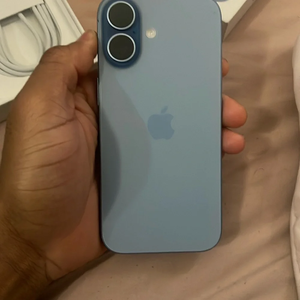 Apple iPhone 17 in Blue